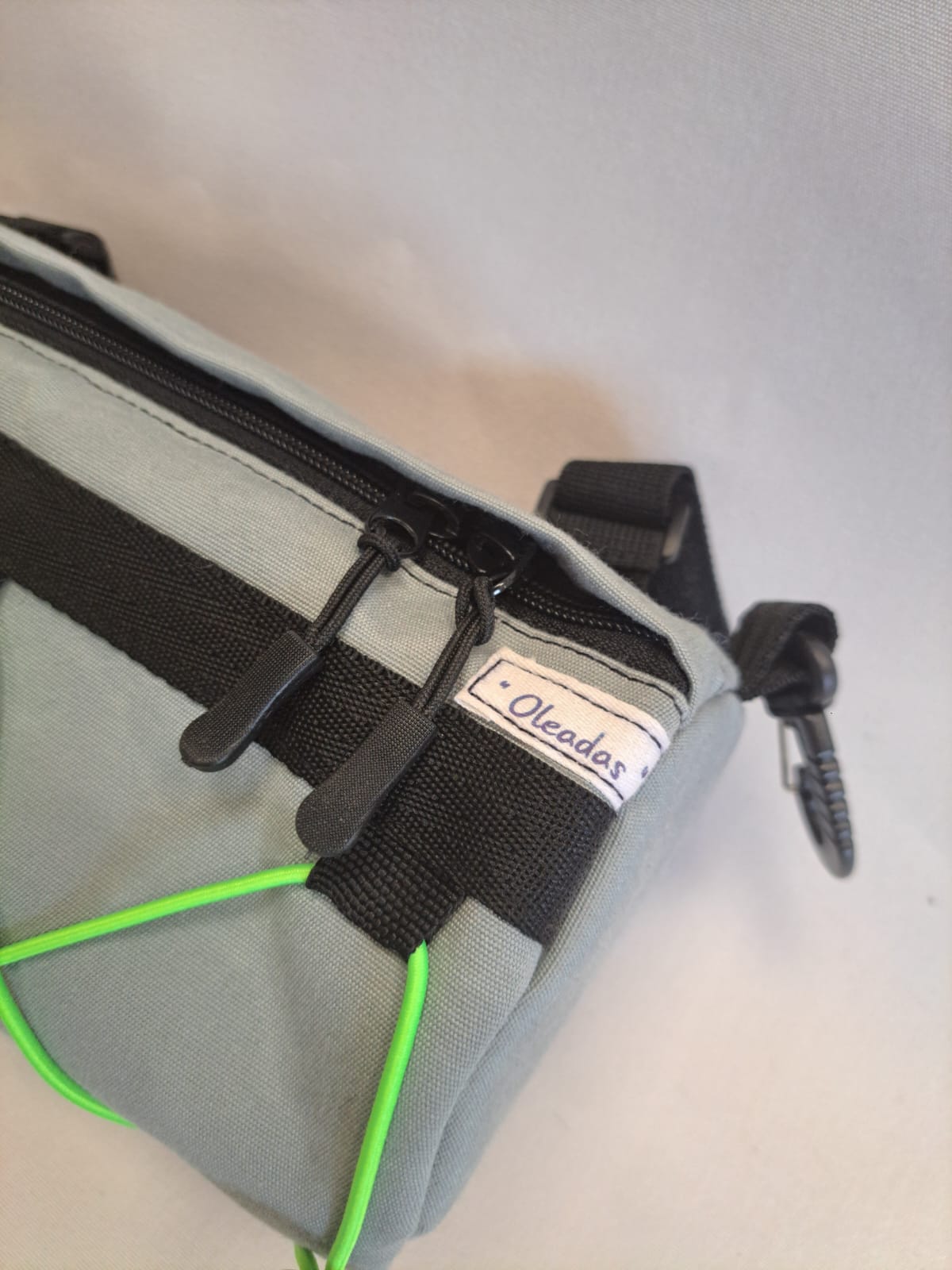bolsa-manillar-bicicleta-gris-002